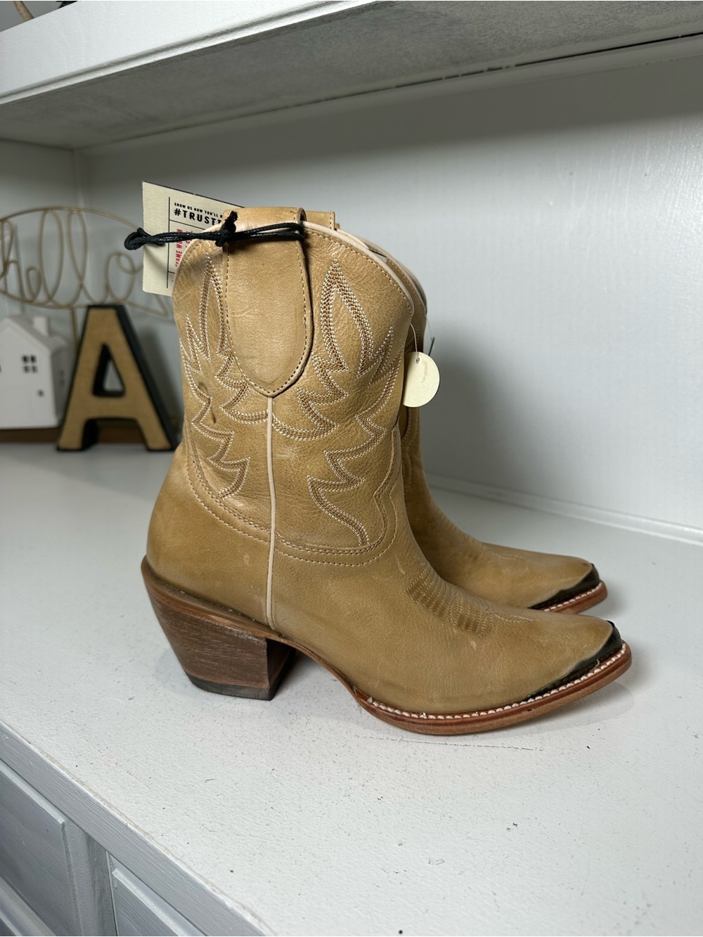 Idyllwind Cowboy Boots Womens 7 Tan Leather Western Ankle Boots NWT Snip Toe - Picture 4 of 9